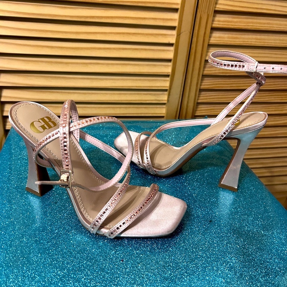 Gianni Bini : Women's Rose Gold Heels 
Size: 6